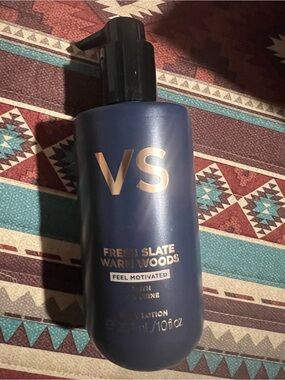 Victoria's Secret Navy Blue & Gold Fresh Slate Warm Woods Body Wash